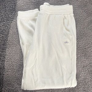 NWOT ALO Ivory Waffle Weekend Escape Joggers